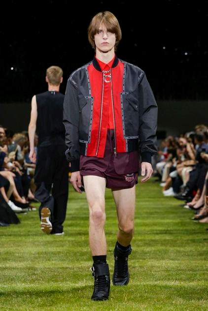 Học cách diện đồ mùa hè nam giới từ phim Call me by your name